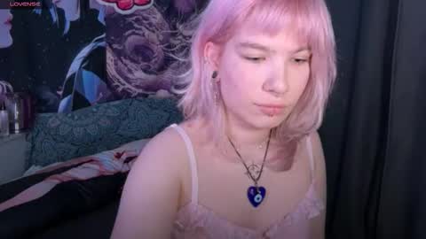 Lola online show from December 19, 2025, 7:10 pm