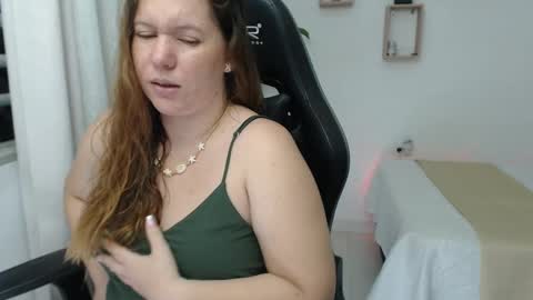 Snapshot of tamy_shine87 chatting on December 21, 2024, 12:31 am Im Samy online show from December 21, 2024, 12:31 am