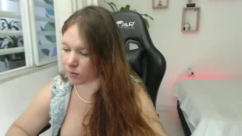 Snapshot of tamy_shine87 chatting on January 19, 2025, 9:45 pm Im Samy online show from January 19, 2025, 9:45 pm