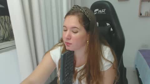 Snapshot of tamy_shine87 chatting on February 8, 2025, 2:36 am Im Samy online show from February 8, 2025, 2:36 am