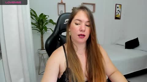 Snapshot of tamy_shine87 chatting on February 17, 2025, 3:25 am Im Samy online show from February 17, 2025, 3:25 am