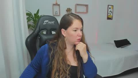 Snapshot of tamy_shine87 chatting on February 23, 2025, 1:02 am Im Samy online show from February 23, 2025, 1:02 am