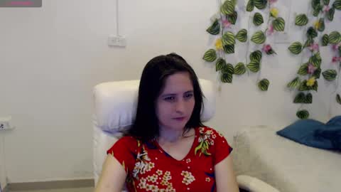 Tania  online show from October 29, 2025, 3:47 pm