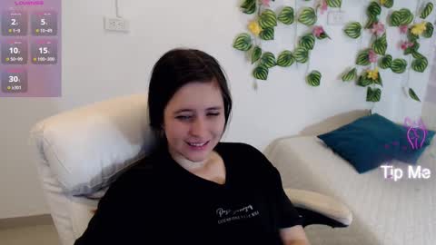 Tania  online show from November 17, 2025, 4:57 pm