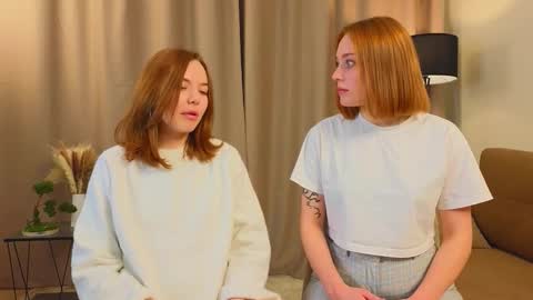 Angela and Victoria online show from November 22, 2025, 4:11 am