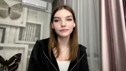 Snapshot of tarahmelaun chatting on February 25, 2026, 7:12 pm Mia online show from February 25, 2026, 7:12 pm