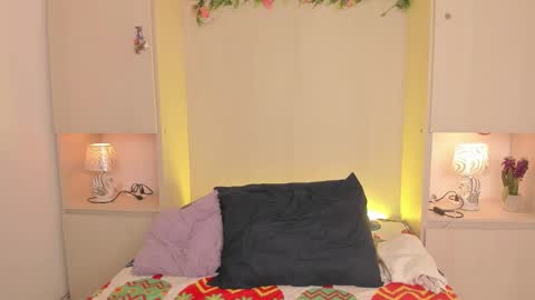  T A R A  online show from December 3, 2025, 4:53 am