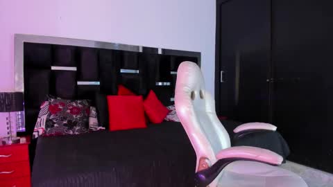 tashasant online show from October 29, 2025, 8:43 pm