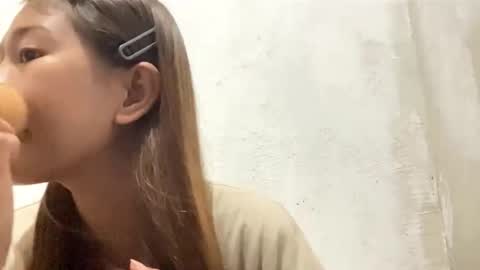 Mia  online show from March 4, 2026, 8:09 am