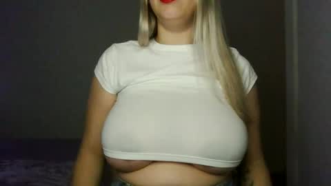 Snapshot of tateisblonde chatting on March 8, 2026, 10:35 pm tateisblonde online show from March 8, 2026, 10:35 pm