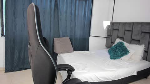 Snapshot of tati_jones chatting on December 4, 2024, 9:57 pm Tatiana online show from December 4, 2024, 9:57 pm