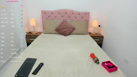 Tatiana Ayala online show from September 13, 2025, 3:39 am