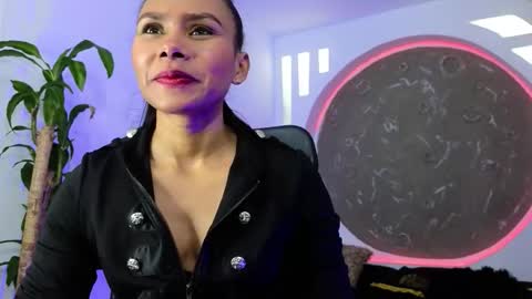 Snapshot of tatiana_branc chatting on December 17, 2025, 8:26 pm Tatiana Br online show from December 17, 2025, 8:26 pm