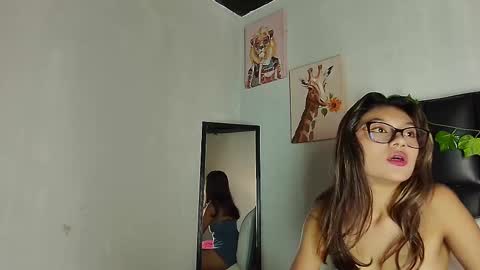 Snapshot of tatiana_mendoza chatting on March 4, 2025, 8:38 pm tatiana_mendoza online show from March 4, 2025, 8:38 pm