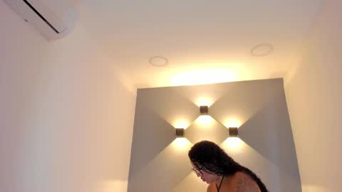 Tati online show from October 19, 2025, 4:02 am