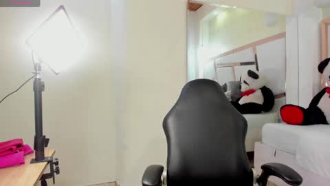 tatikanyx online show from June 5, 2026, 11:49 am