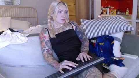tattoobbgirl online show from March 5, 2025, 4:35 pm