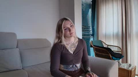 tattoobbgirl online show from January 16, 2026, 4:55 pm