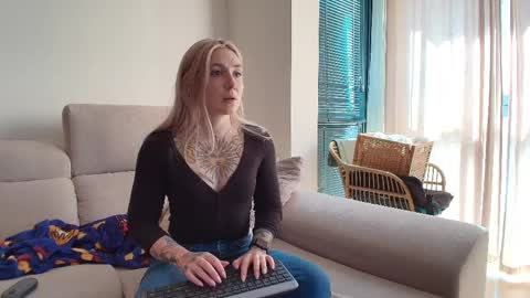 tattoobbgirl online show from April 4, 2026, 2:58 pm