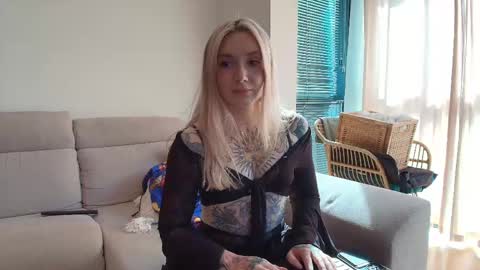 tattoobbgirl online show from April 17, 2026, 3:37 pm