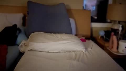 tattooed love boy online show from November 28, 2025, 5:10 am