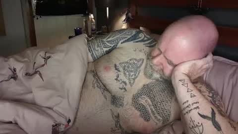 Snapshot of tattooeddilf01 chatting on December 22, 2024, 5:12 am Tattooeddilf 01 online show from December 22, 2024, 5:12 am