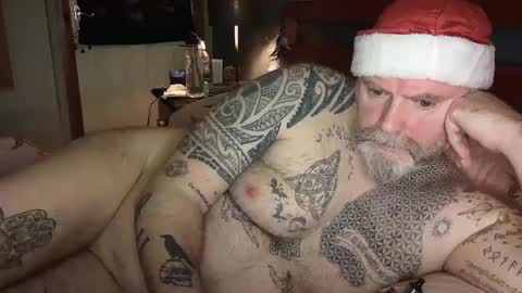 Snapshot of tattooeddilf01 chatting on December 22, 2024, 11:52 pm Tattooeddilf 01 online show from December 22, 2024, 11:52 pm