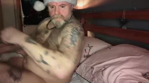 Snapshot of tattooeddilf01 chatting on December 25, 2024, 1:42 am Tattooeddilf 01 online show from December 25, 2024, 1:42 am