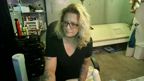 Snapshot of tattooeddirtyteacher chatting on February 25, 2025, 12:13 pm Lisa Lovely online show from February 25, 2025, 12:13 pm