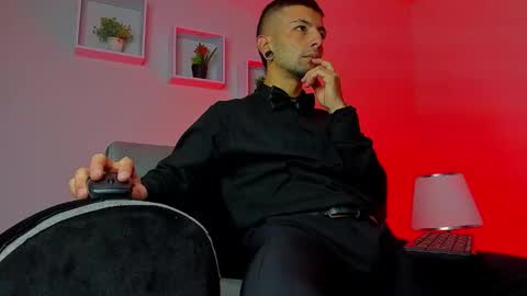 tayer_bennet online show from September 15, 2025, 4:01 am