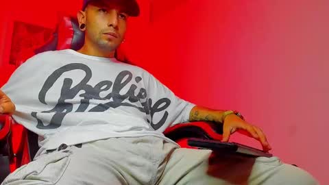 tayer_bennet online show from October 6, 2025, 7:22 pm