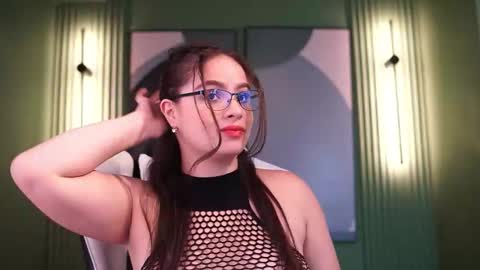 Teylor  Kim online show from October 9, 2025, 6:50 pm