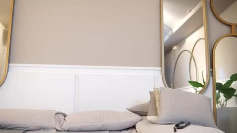 Teylor  Kim online show from November 25, 2025, 4:40 pm