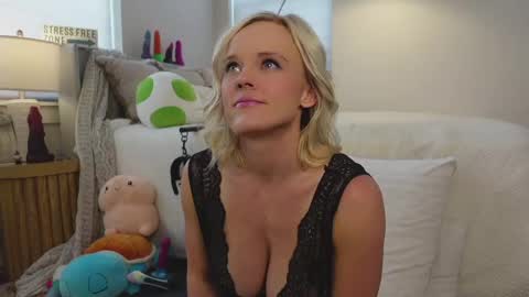 Snapshot of taylor_love_303 chatting on February 18, 2025, 8:58 pm Taylor -- online show from February 18, 2025, 8:58 pm