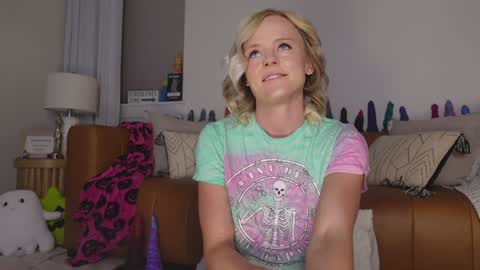 Snapshot of taylor_love_303 chatting on October 26, 2025, 10:32 am Taylor -- online show from October 26, 2025, 10:32 am