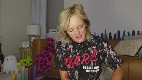 Snapshot of taylor_love_303 chatting on October 29, 2025, 10:17 am Taylor -- online show from October 29, 2025, 10:17 am