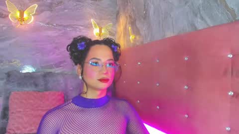 Taylor Sanz online show from September 17, 2025, 2:13 am