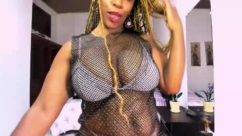Snapshot of taylorslims chatting on February 11, 2026, 2:33 pm taylorslims online show from February 11, 2026, 2:33 pm