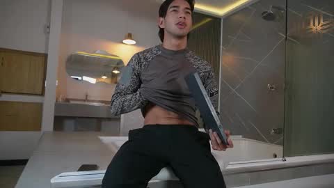 taylorsmiths_ online show from December 2, 2025, 3:01 am