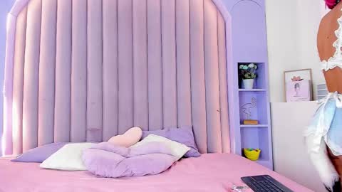 TAYLOR  online show from September 9, 2025, 11:54 am