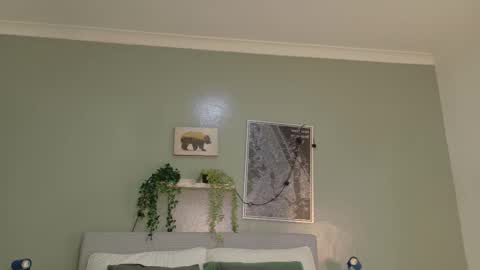 TAYLOR  online show from October 21, 2025, 11:44 am