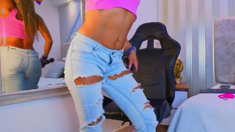 tayra online show from March 24, 2026, 6:57 pm