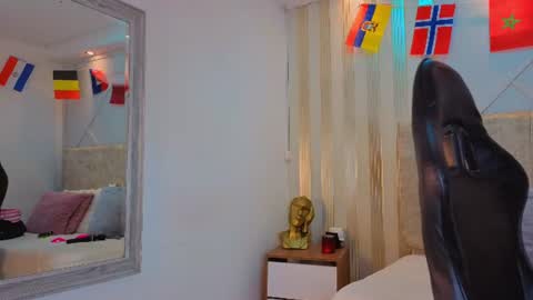 Snapshot of tayra_pradit chatting on June 30, 2026, 6:42 pm tayra online show from June 30, 2026, 6:42 pm