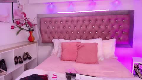 Snapshot of tayzon_foxxx chatting on September 20, 2025, 1:01 pm Sofia online show from September 20, 2025, 1:01 pm