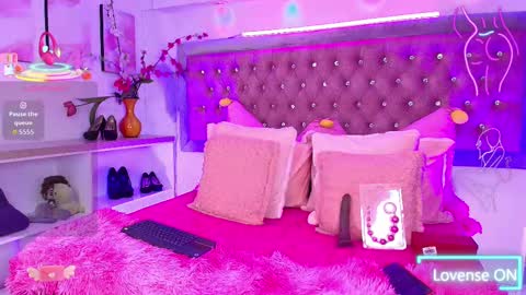 Snapshot of tayzon_foxxx chatting on October 4, 2025, 2:26 pm Sofia online show from October 4, 2025, 2:26 pm