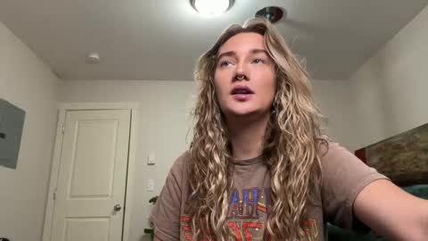 Katy online show from November 3, 2025, 2:13 am