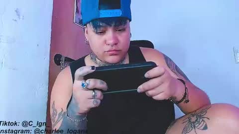 Snapshot of techno_420 chatting on January 4, 2025, 5:16 am Charlee He online show from January 4, 2025, 5:16 am