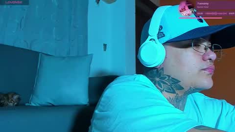 Charlee He online show from November 3, 2025, 8:54 pm