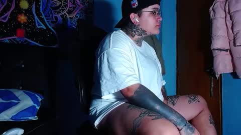 Charlee He online show from February 5, 2026, 10:09 am