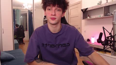 Snapshot of teddy_mode chatting on December 6, 2024, 7:01 pm Teddy online show from December 6, 2024, 7:01 pm